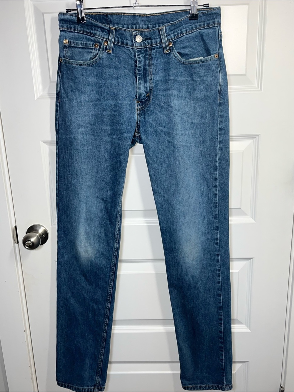 Classic Straight Leg Men's Jeans in Medium Blue